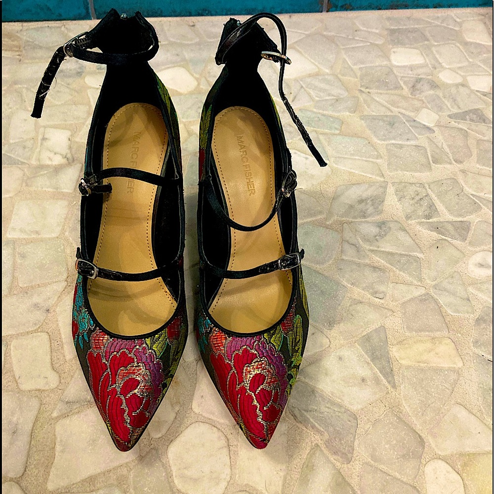 Marc Fisher 8.5 Brocade Stunning Shoes.